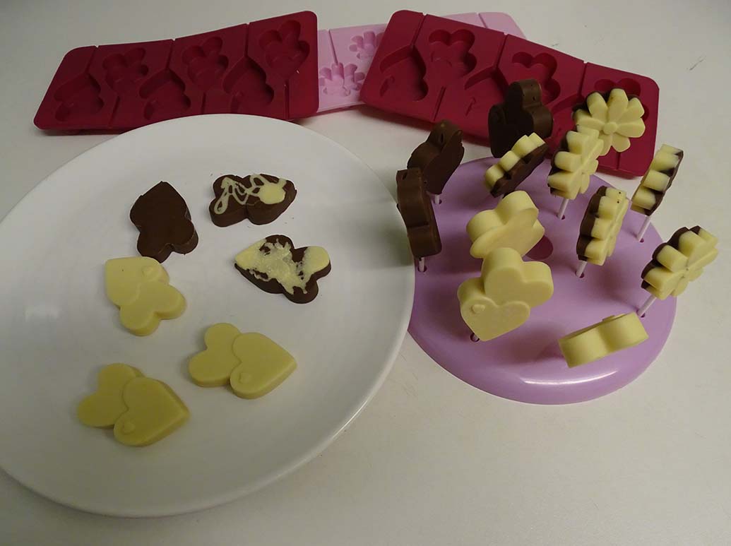 Tutorial- Confectionery: Chocolate pops/lolly pops using moulds