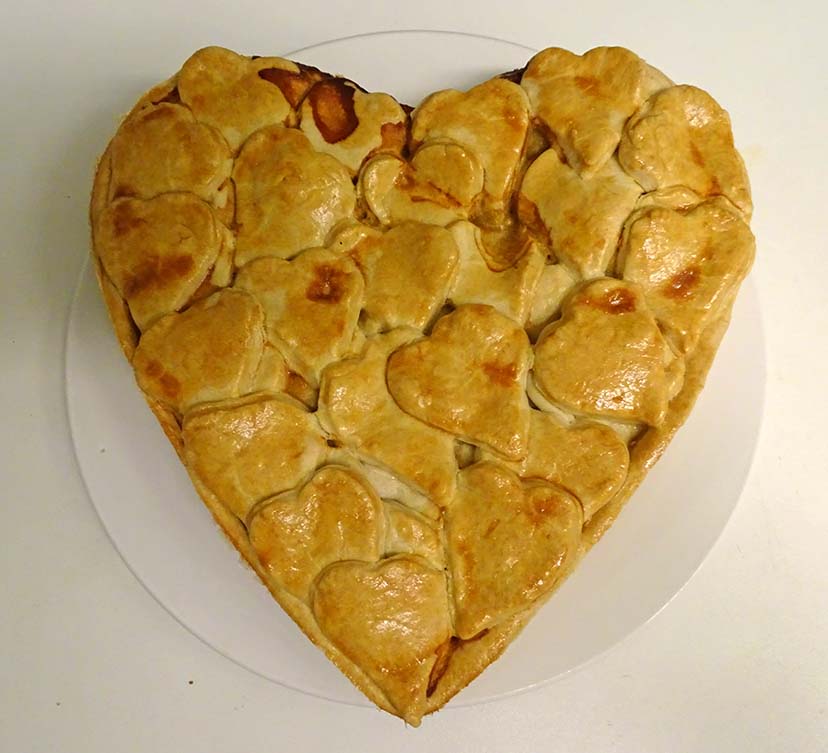 Tutorial- Cookie cutter Chicken pie: Full of heart valentine’s day chicken pie