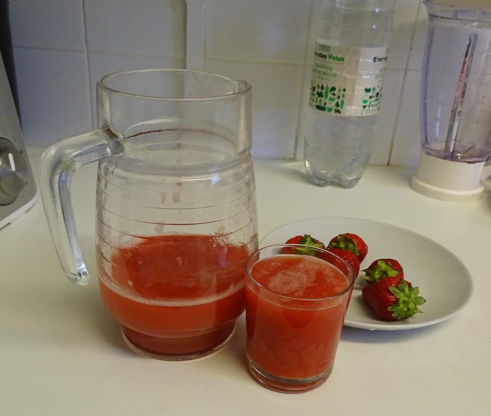 Day 7 of 30 days with Strawberry: Make Strawberry Juice Drink