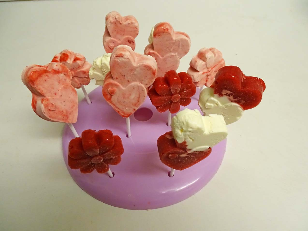 Day 15 of 30 days with strawberry: Make strawberry and cream lollies