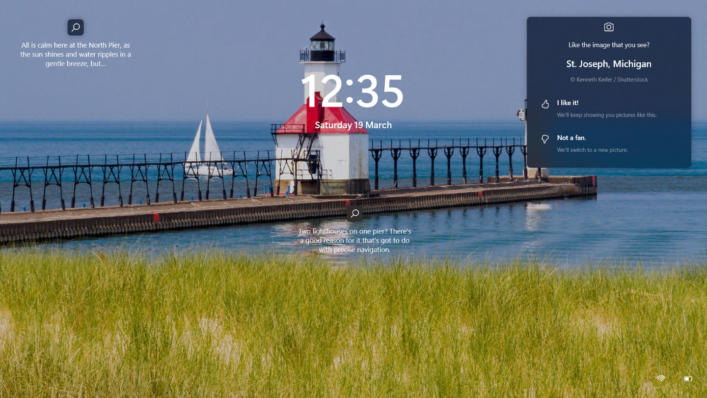 Screensaver / Lock Screen: North Pier Inner and Outer Lights in St Joseph, Michigan in ‘effective lighting’ on computer lockscreen