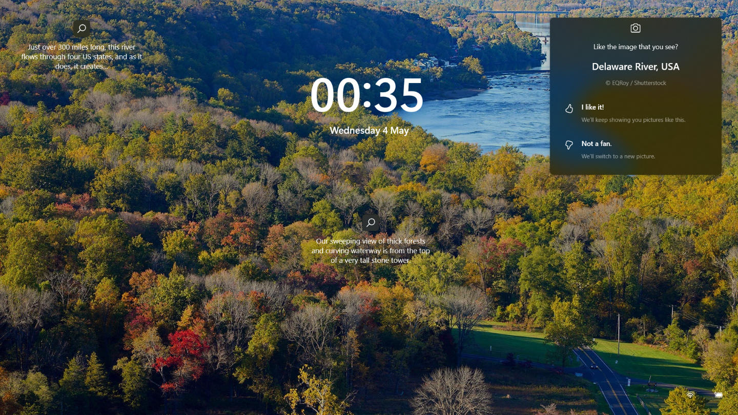 Screensaver / Lock Screen: View of the Delaware River between Pennsylvania and New Jersey, USA take a pose on computer lockscreen